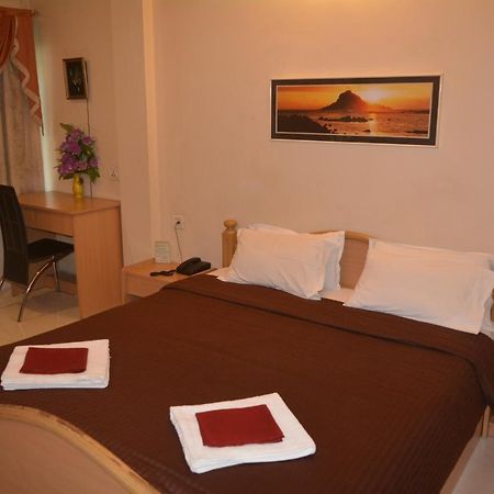Hotel Poonam Exterior photo