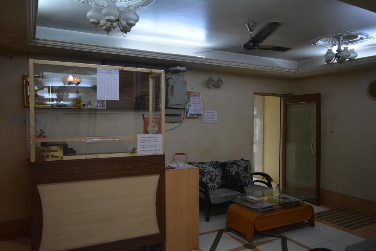 Hotel Poonam Exterior photo
