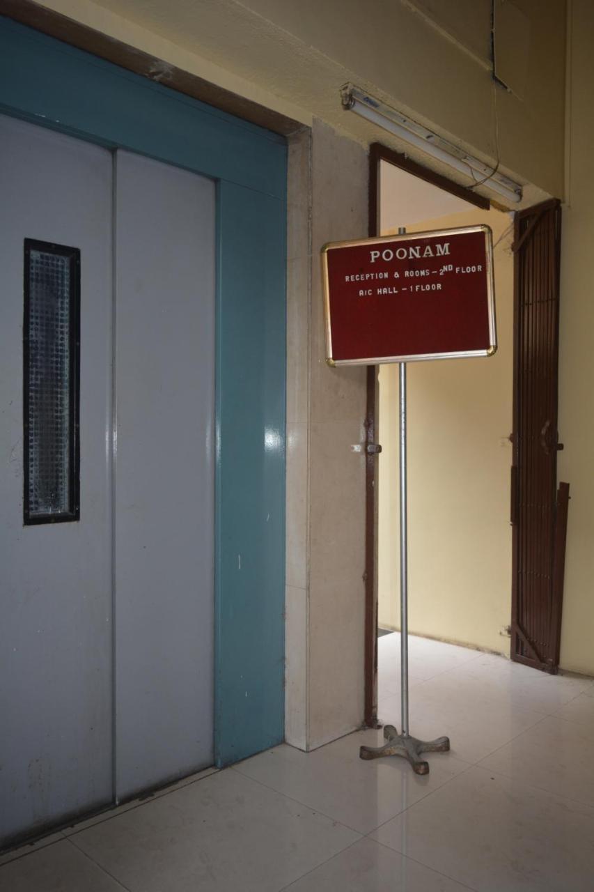 Hotel Poonam Exterior photo